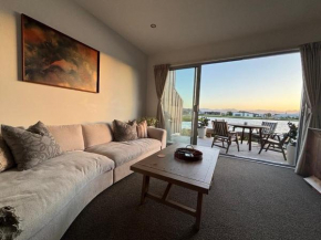 Charming Lakeview Golf Villa